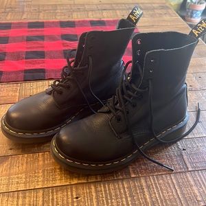 Women’s Doc Martens Lace-up 1460 boots